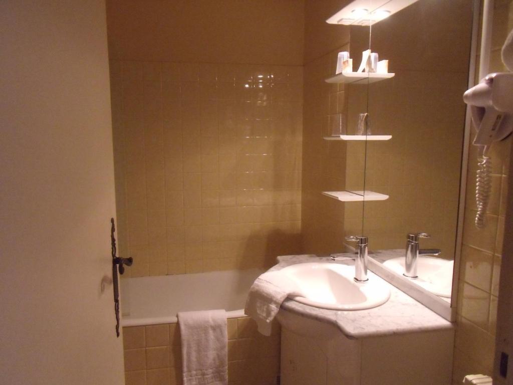 Hotel Restaurant L'Ecluse Antonne-et-Trigonant ห้อง รูปภาพ