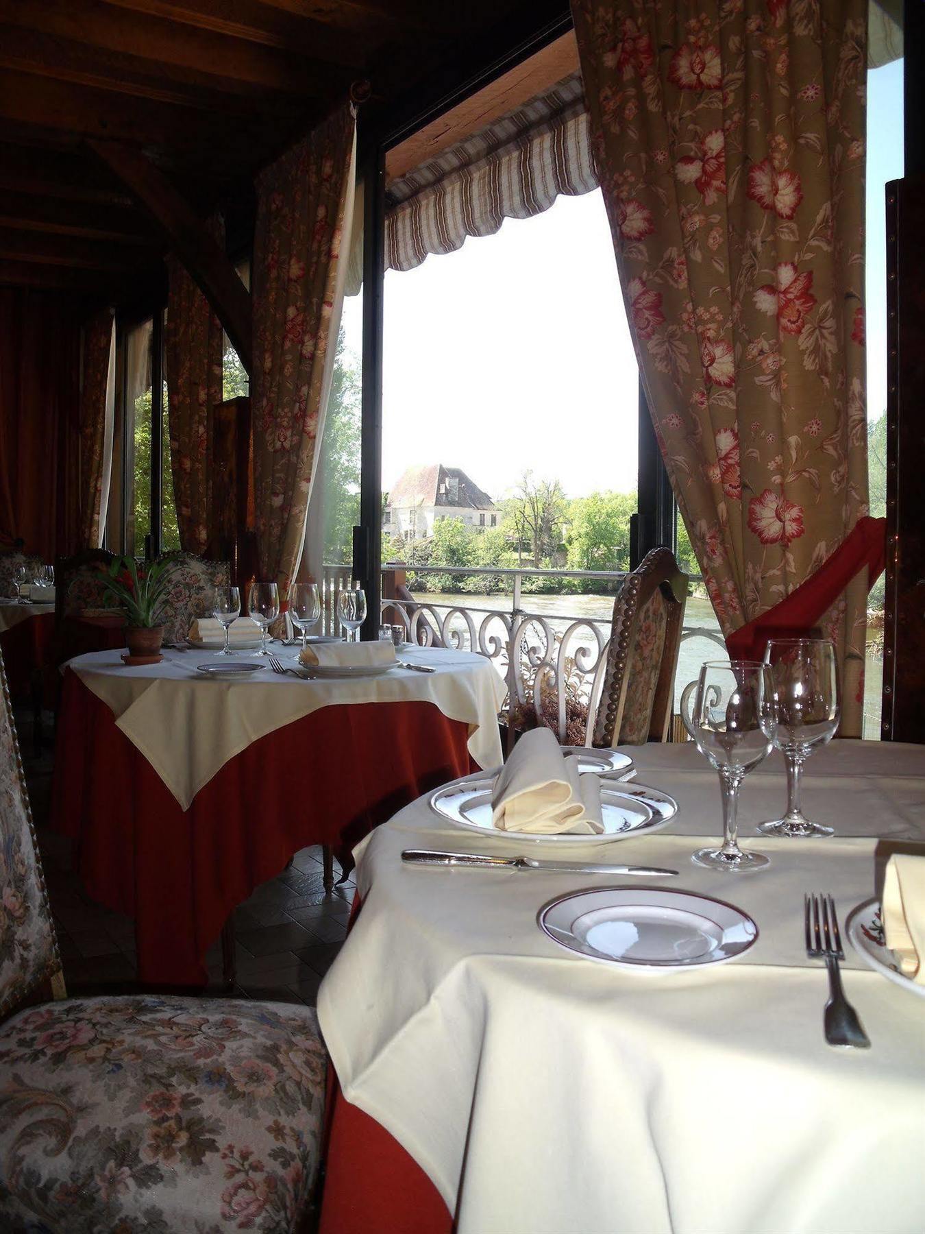 Hotel Restaurant L'Ecluse Antonne-et-Trigonant ภายนอก รูปภาพ
