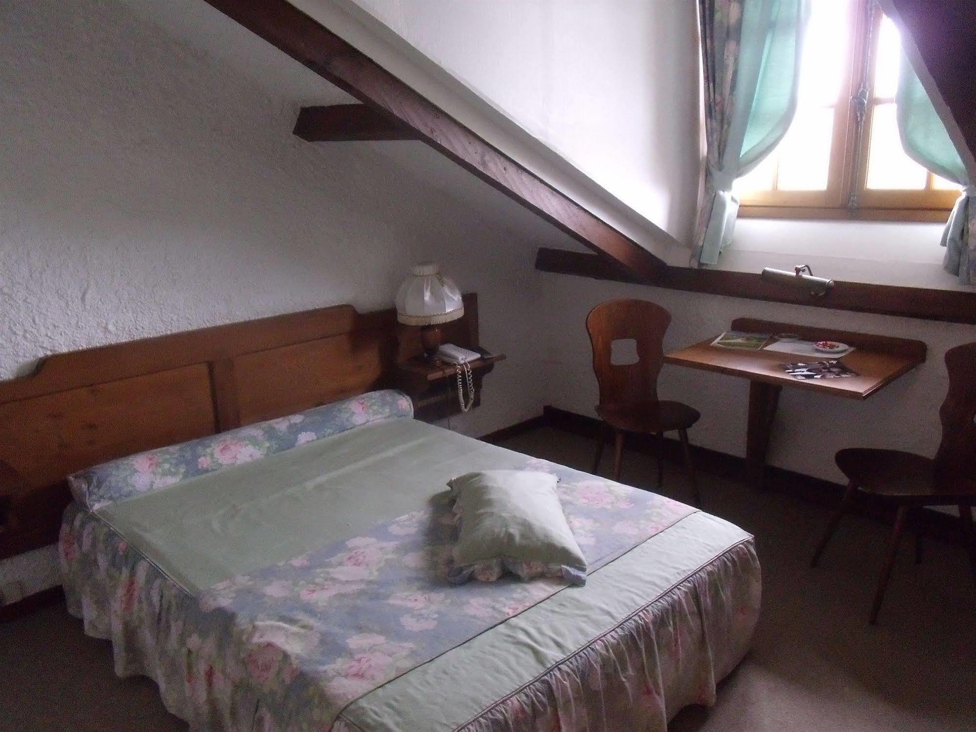 Hotel Restaurant L'Ecluse Antonne-et-Trigonant ภายนอก รูปภาพ